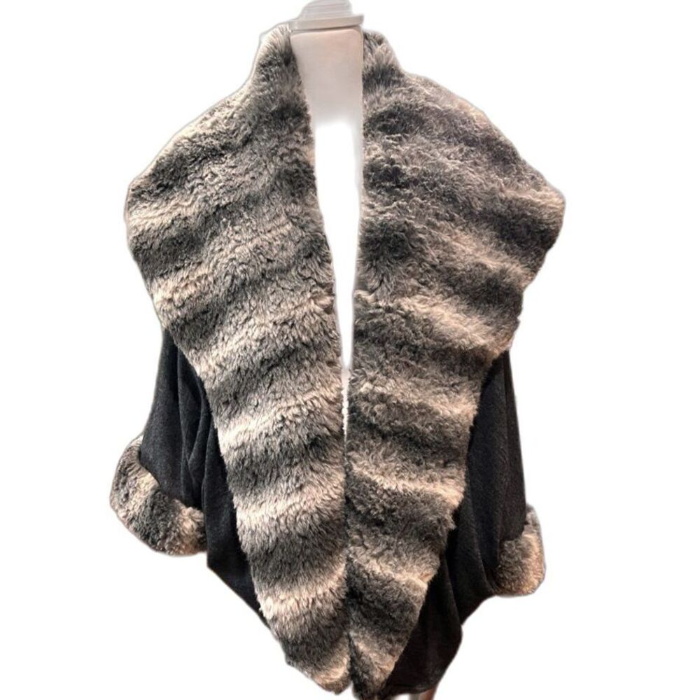 Vintage Adrienne Landau Wool Cape Coat Gray Faux Fur Trim Poncho USA OS Luxury